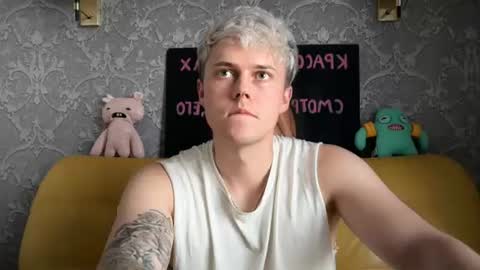 Snapshot of danny_love01 chatting on June 26, 5:39 pm danny online show from June 26, 5:39 pm
