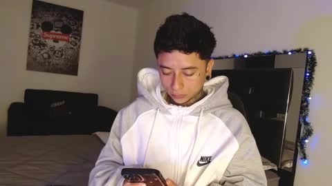 Snapshot of danny_stark chatting on December 28, 12:04 am Danny  online show from December 28, 12:04 am