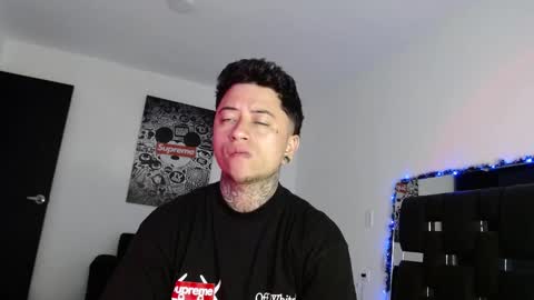 Snapshot of danny_stark chatting on December 31, 12:43 am Danny  online show from December 31, 12:43 am