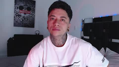 Snapshot of danny_stark chatting on February 16, 9:16 pm Danny  online show from February 16, 9:16 pm