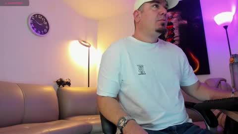 Snapshot of dante_bellini chatting on February 8, 2:31 pm dante_bellini online show from February 8, 2:31 pm