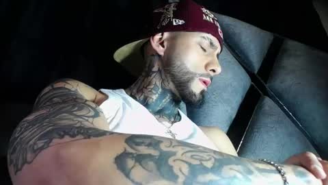 Snapshot of dante_d_angelo_ chatting on May 13, 6:44 am dante_d_angelo_ online show from May 13, 6:44 am