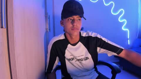 dante_martinez1 online show from April 20, 7:26 pm