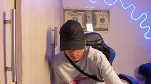 dante_martinez1 online show from April 24, 9:39 pm