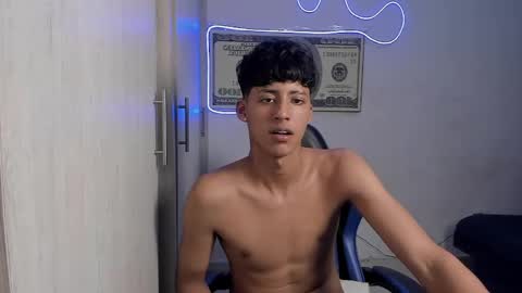 dante_martinez1 online show from May 25, 11:11 pm