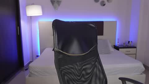 Snapshot of danteestone chatting on November 19, 9:26 pm Dante online show from November 19, 9:26 pm