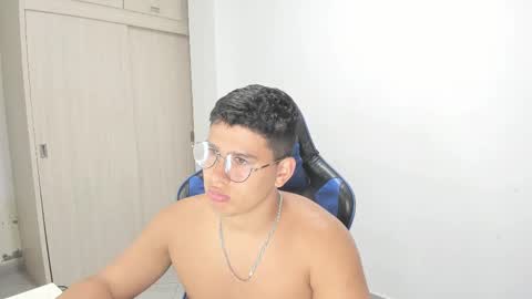 Snapshot of dantraxx chatting on February 21, 6:48 pm Dantraxx online show from February 21, 6:48 pm