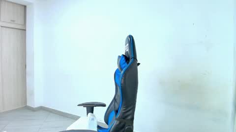 Snapshot of dantraxx chatting on February 7, 1:31 am Dantraxx online show from February 7, 1:31 am