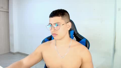 Snapshot of dantraxx chatting on February 12, 6:25 pm Dantraxx online show from February 12, 6:25 pm