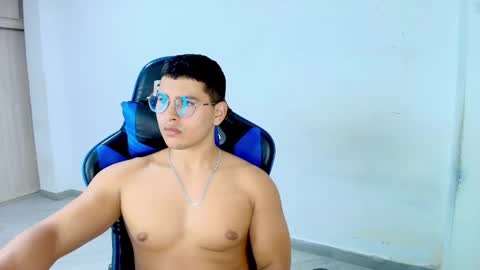 Snapshot of dantraxx chatting on March 2, 11:33 pm Dantraxx online show from March 2, 11:33 pm