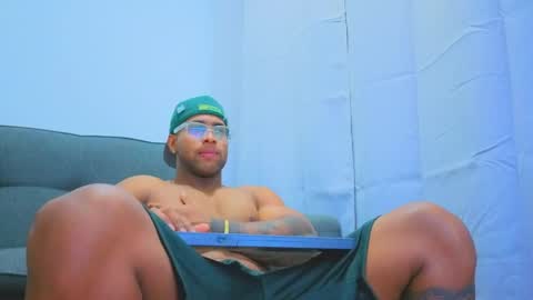 Snapshot of dany_dryy chatting on March 24, 2:49 am Dany online show from March 24, 2:49 am