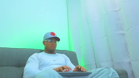 Snapshot of dany_dryy chatting on April 28, 4:06 am Dany online show from April 28, 4:06 am