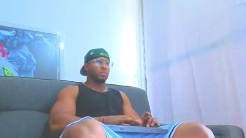 Snapshot of dany_dryy chatting on June 25, 7:18 pm Dany online show from June 25, 7:18 pm
