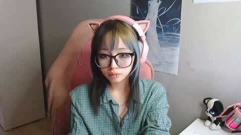 danyelleeyermann online show from May 18, 1:06 pm
