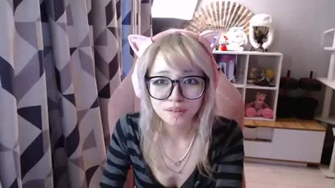 Snapshot of danyelleeyermann chatting on June 25, 1:26 pm danyelleeyermann online show from June 25, 1:26 pm