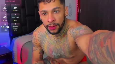 danyfitguy_ online show from December 1, 2:11 pm