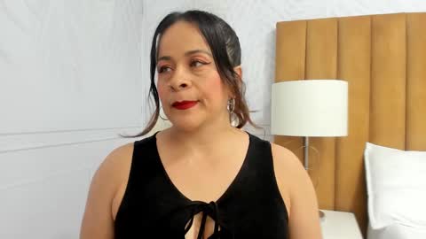 Snapshot of daphne81_ chatting on February 14, 2:18 am Daphne online show from February 14, 2:18 am