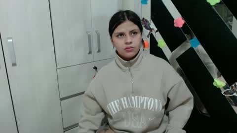 daphne877046 online show from March 24, 10:48 pm