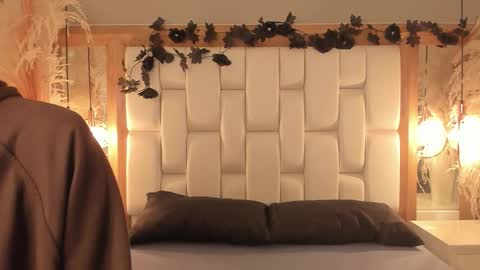 daphne_and_roger online show from November 3, 11:00 am