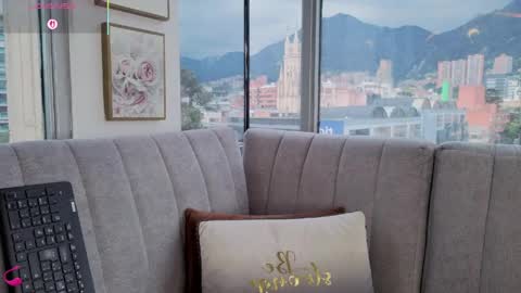 Snapshot of daphne_chers chatting on April 21, 8:34 pm daphne_chers online show from April 21, 8:34 pm