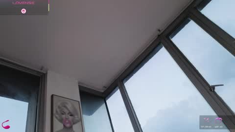 Snapshot of daphne_chers chatting on April 23, 8:11 pm daphne_chers online show from April 23, 8:11 pm