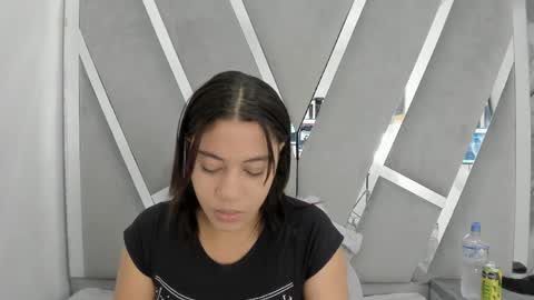 Snapshot of daphne_culeht chatting on April 4, 1:08 pm daphne_culeht online show from April 4, 1:08 pm