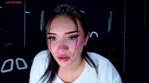 Snapshot of daphne_nicole_b chatting on July 3, 1:06 pm daphne_nicole_b online show from July 3, 1:06 pm