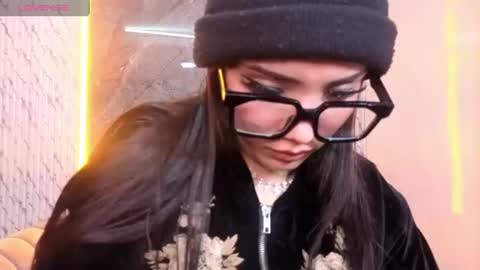 Snapshot of daphne_nicole_b chatting on July 15, 1:00 am daphne_nicole_b online show from July 15, 1:00 am