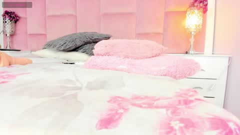 Snapshot of daphnelloyd chatting on February 9, 1:00 am Daphne online show from February 9, 1:00 am