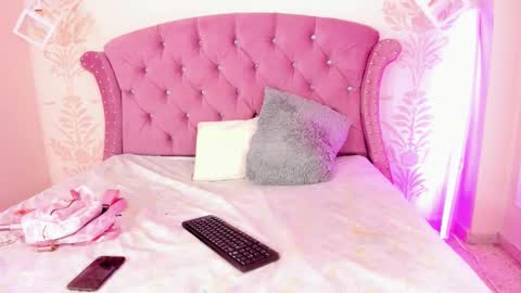 Snapshot of daphnelloyd chatting on September 21, 6:59 am Daphne online show from September 21, 6:59 am