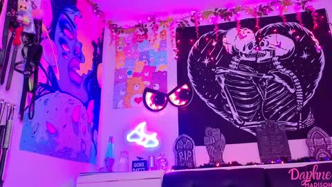 Daphne Madison online show from October 29, 9:05 pm