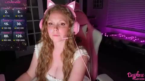 Snapshot of daphnemadison chatting on June 13, 2:42 am Daphne Madison online show from June 13, 2:42 am