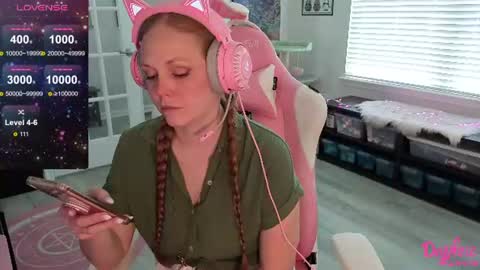 Snapshot of daphnemadison chatting on June 22, 5:21 pm Daphne Madison online show from June 22, 5:21 pm