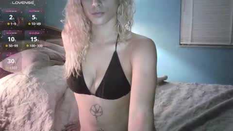 darcieroselli online show from April 17, 5:43 am