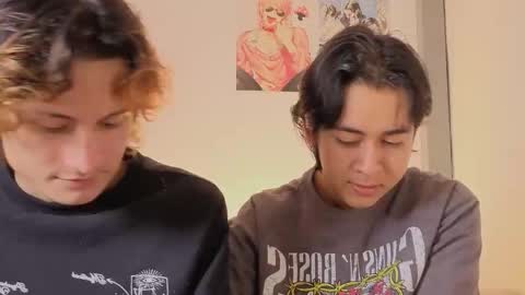 darcy_and_stolas online show from February 1, 6:23 am