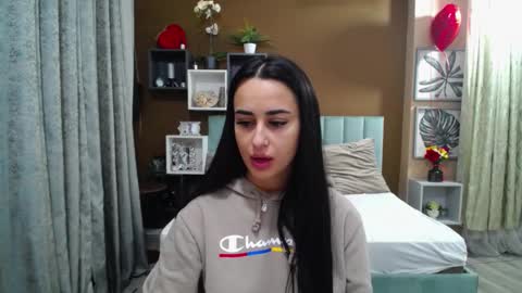 DarcyeJane online show from February 12, 5:30 pm