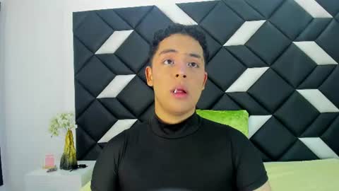 Snapshot of darian_laforteza chatting on June 24, 6:40 pm Darian online show from June 24, 6:40 pm