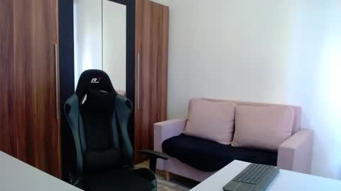 darius_94 online show from October 31, 8:48 am