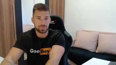 darius_94 online show from November 18, 6:18 am