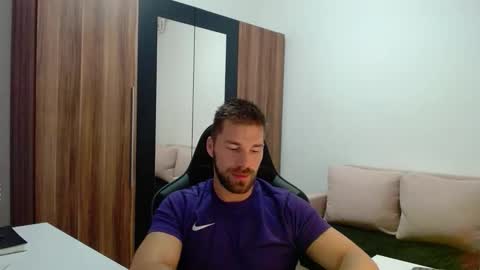 darius_94 online show from January 14, 5:24 am