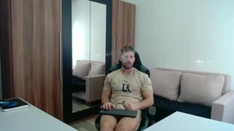 darius_94 online show from March 19, 7:23 am