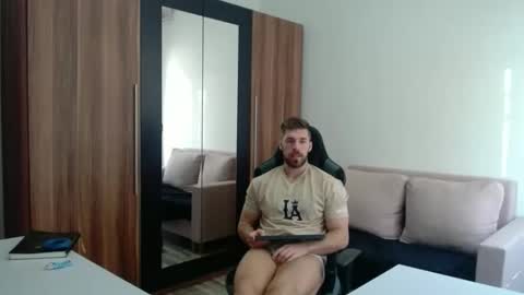 darius_94 online show from March 20, 6:51 am