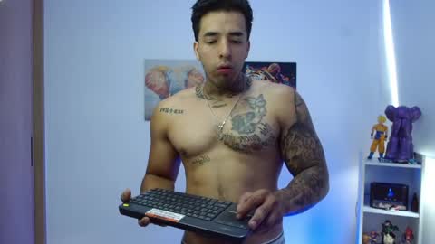 Darius Phoenix  online show from May 28, 6:05 pm