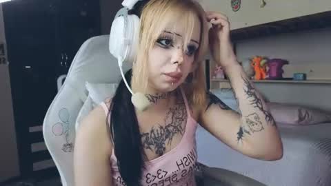 Snapshot of dark_aangel chatting on June 30, 10:16 am Dark angel online show from June 30, 10:16 am