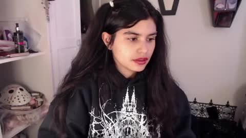 Snapshot of dark_angel_66 chatting on December 10, 7:00 pm Moony online show from December 10, 7:00 pm