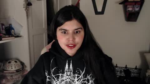 Snapshot of dark_angel_66 chatting on December 11, 10:38 pm Moony online show from December 11, 10:38 pm