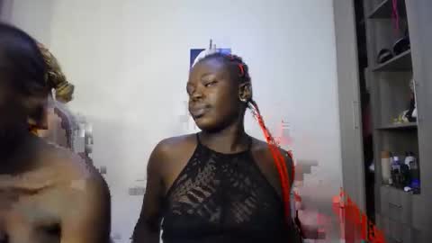 Snapshot of dark_divah chatting on April 10, 6:12 pm Divah online show from April 10, 6:12 pm