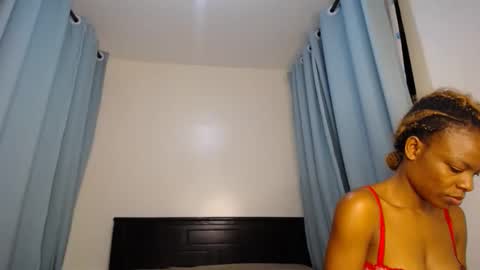 Snapshot of dark_divah chatting on April 11, 5:39 pm Divah online show from April 11, 5:39 pm