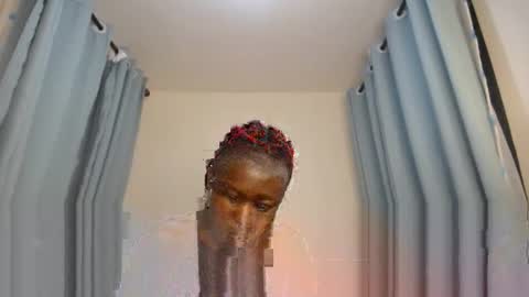 Snapshot of dark_divah chatting on April 12, 6:02 pm Divah online show from April 12, 6:02 pm