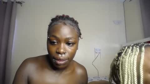 Snapshot of dark_divah chatting on May 1, 10:31 am Divah online show from May 1, 10:31 am